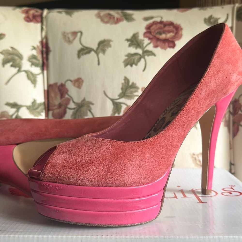 Pink Heels - Picture 1 of 3